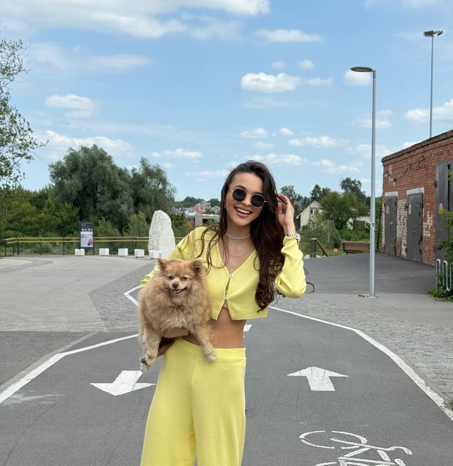 Трикотажный костюм с кроп-кардиганом и брюками